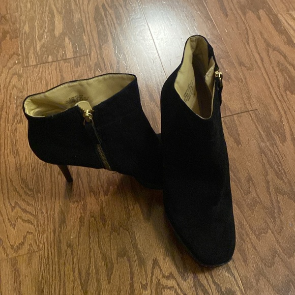 Nine West High Heel Boots, Black Suede, Size 8 1/2 medium, like new, hardly worn - Picture 2 of 7
